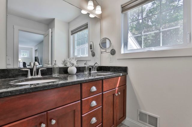76 Grouse Run, Pelham, NH 03076
