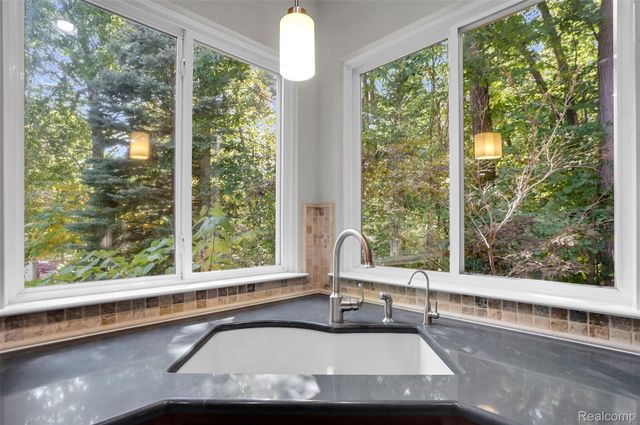 2500 Nottingham Court, White Lake Charter Township, MI 48383