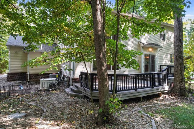 2500 Nottingham Court, White Lake Charter Township, MI 48383