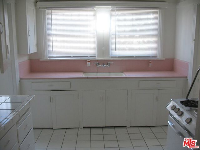 5416 Barton Avenue, Los Angeles, CA 90038