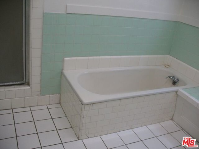 5416 Barton Avenue, Los Angeles, CA 90038