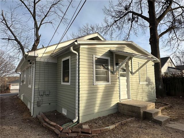 126 S Willow Avenue, Sugar Creek, MO 64053