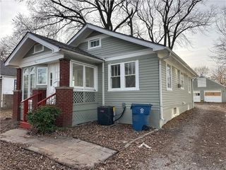 126 S Willow Avenue, Sugar Creek, MO 64053