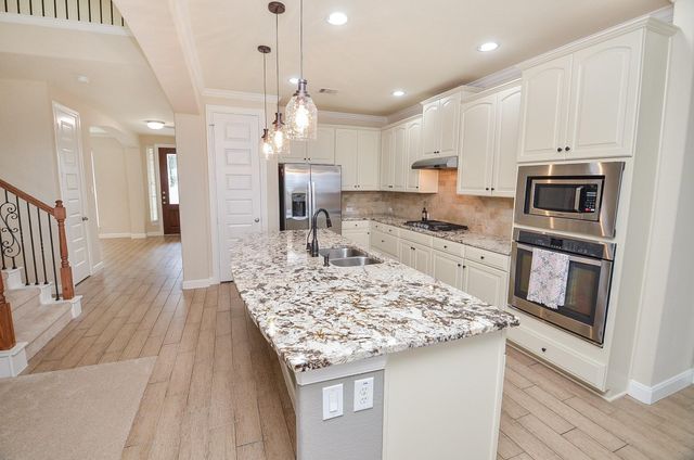 8407 Rocky Bend Lane, Pearland, TX 77584