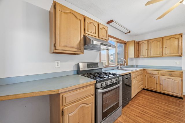 28 Vine Ave 28, Quincy, MA 02169