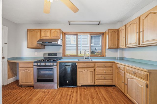 28 Vine Ave 28, Quincy, MA 02169