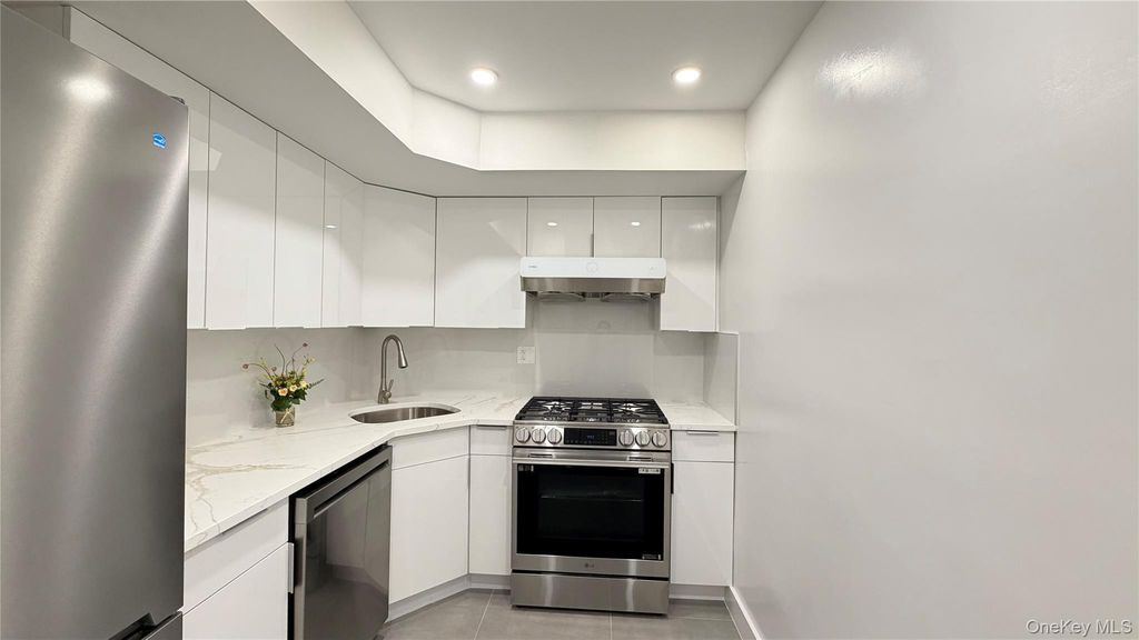 140-44 34th Avenue 3D, Flushing, NY 11354 — photo 2