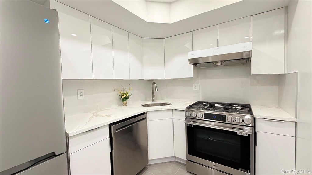 140-44 34th Avenue 3D, Flushing, NY 11354 — photo 3
