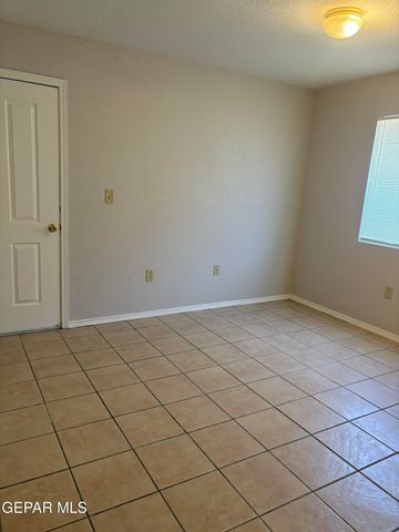 7142 Dale Road 1, El Paso, TX 79915