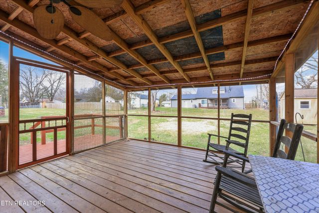 324 Wardley Rd, Knoxville, TN 37934