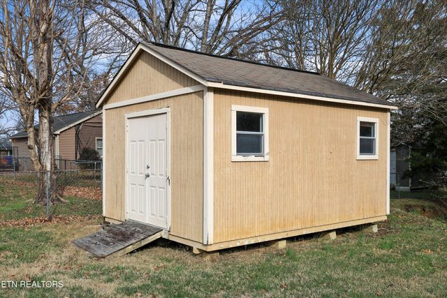 324 Wardley Rd, Knoxville, TN 37934