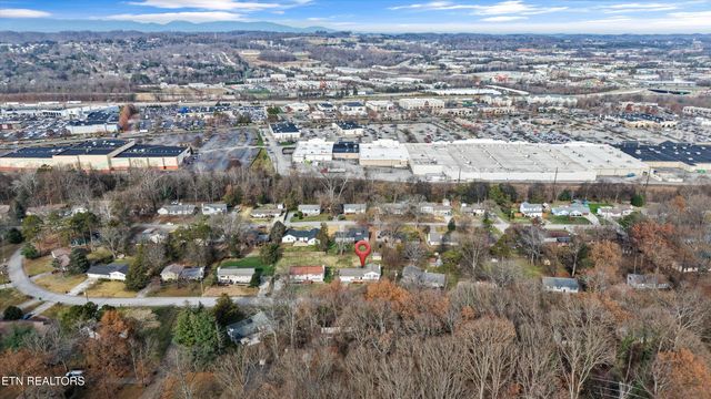 324 Wardley Rd, Knoxville, TN 37934