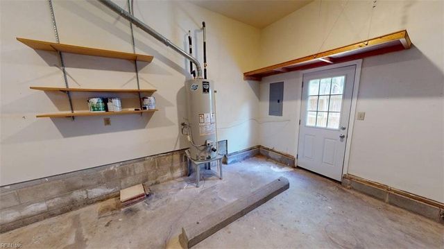 812 Bishop CT, Newport News, VA 23602