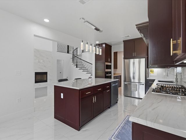 4450 E Masch Branch Road, Krum, TX 76249