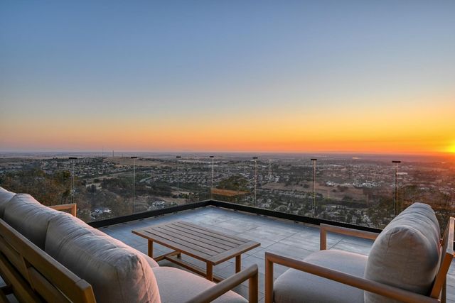 576 Powers Dr, El Dorado Hills, CA 95762