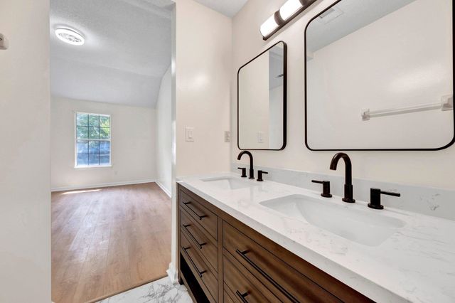 1819 N DEWARS CV N, Cordova, TN 38016