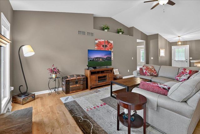 965 N Perry Parkway, Oregon, WI 53575