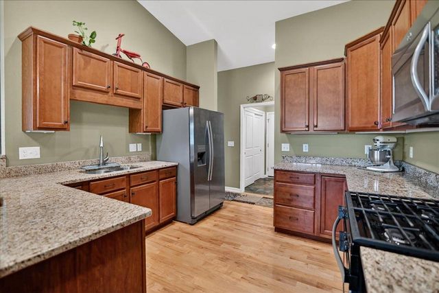 965 N Perry Parkway, Oregon, WI 53575