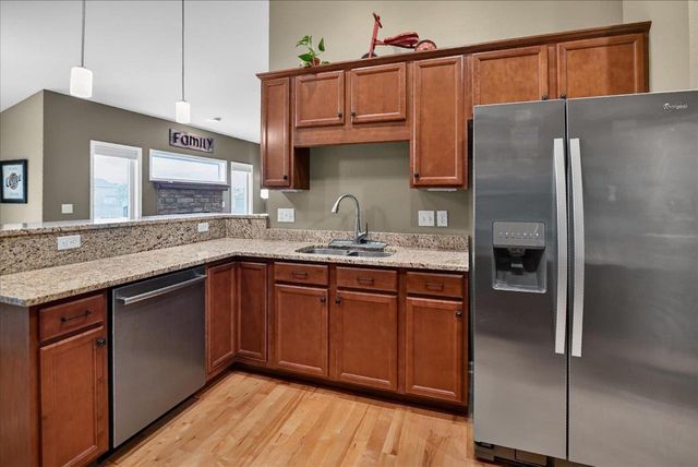 965 N Perry Parkway, Oregon, WI 53575