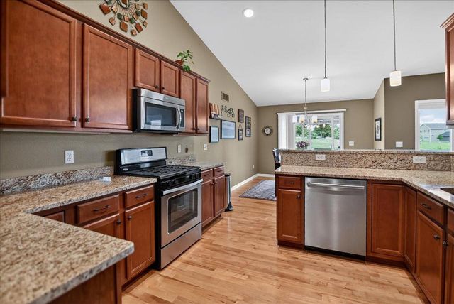 965 N Perry Parkway, Oregon, WI 53575