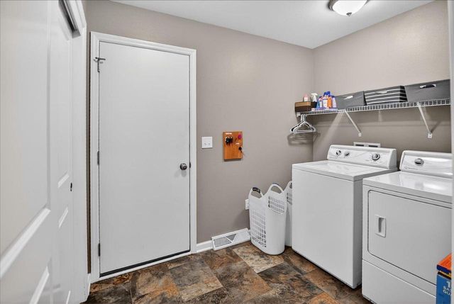 965 N Perry Parkway, Oregon, WI 53575