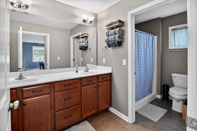 965 N Perry Parkway, Oregon, WI 53575