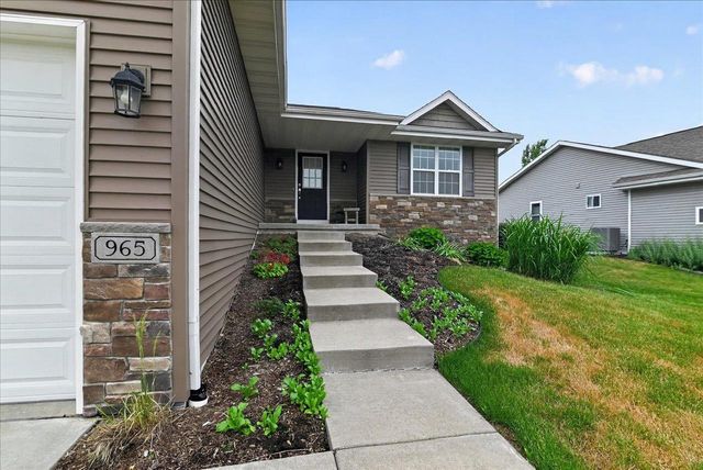 965 N Perry Parkway, Oregon, WI 53575