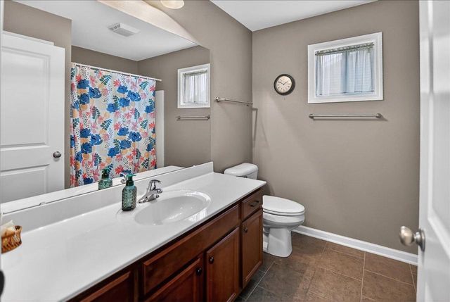 965 N Perry Parkway, Oregon, WI 53575