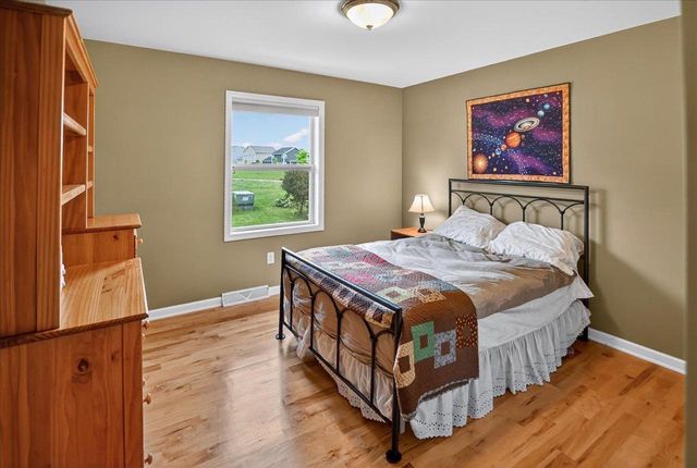 965 N Perry Parkway, Oregon, WI 53575