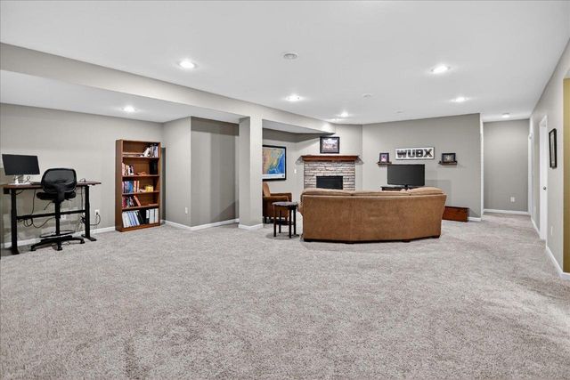 965 N Perry Parkway, Oregon, WI 53575