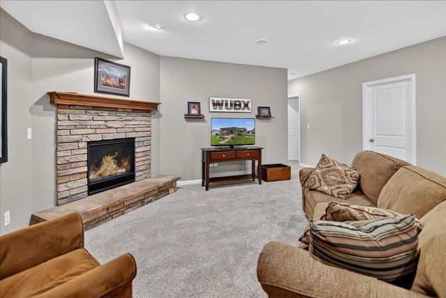 965 N Perry Parkway, Oregon, WI 53575