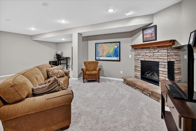 965 N Perry Parkway, Oregon, WI 53575