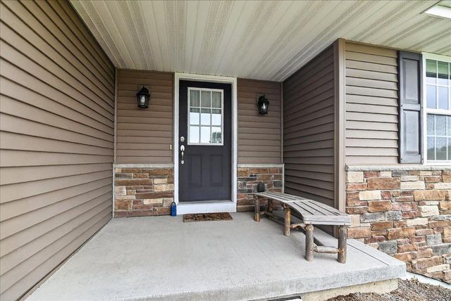 965 N Perry Parkway, Oregon, WI 53575