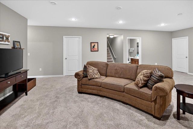 965 N Perry Parkway, Oregon, WI 53575