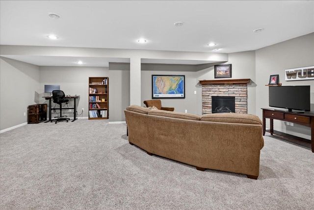 965 N Perry Parkway, Oregon, WI 53575