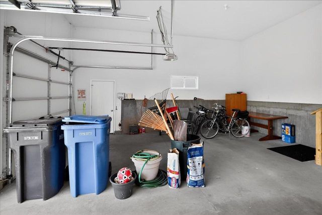 965 N Perry Parkway, Oregon, WI 53575