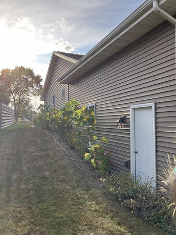 965 N Perry Parkway, Oregon, WI 53575