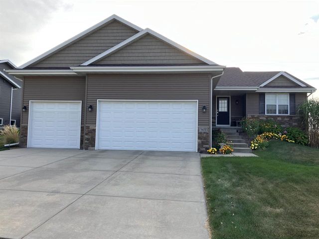 965 N Perry Parkway, Oregon, WI 53575