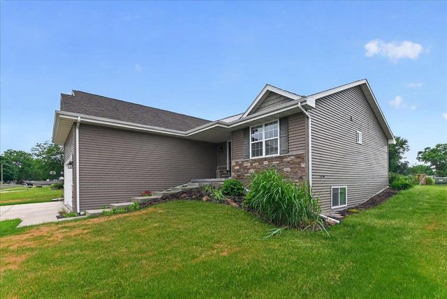 965 N Perry Parkway, Oregon, WI 53575