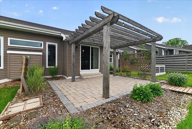 965 N Perry Parkway, Oregon, WI 53575