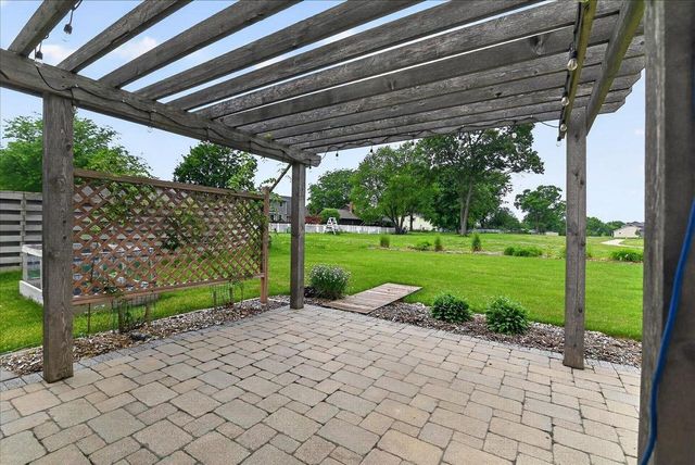 965 N Perry Parkway, Oregon, WI 53575