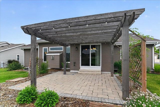 965 N Perry Parkway, Oregon, WI 53575