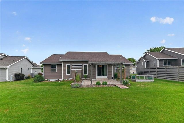 965 N Perry Parkway, Oregon, WI 53575