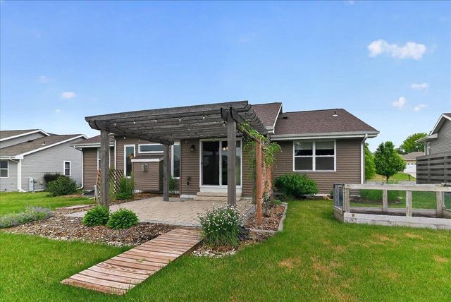 965 N Perry Parkway, Oregon, WI 53575