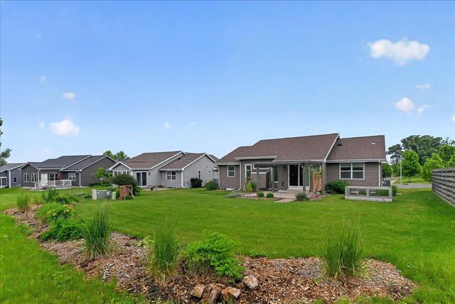 965 N Perry Parkway, Oregon, WI 53575