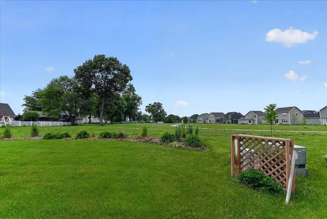 965 N Perry Parkway, Oregon, WI 53575