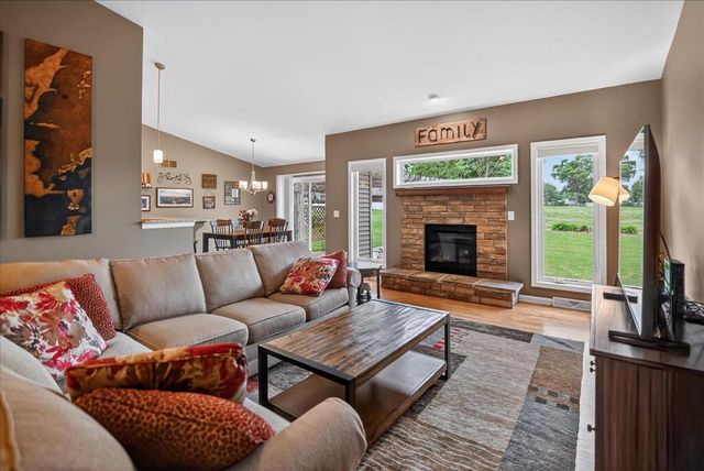 965 N Perry Parkway, Oregon, WI 53575