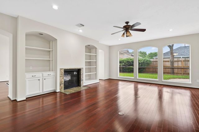 3322 Country Club Boulevard, Stafford, TX 77477