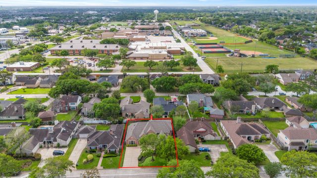 3322 Country Club Boulevard, Stafford, TX 77477