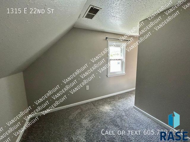 1315 E 22nd St St Street, Sioux Falls, SD 57105